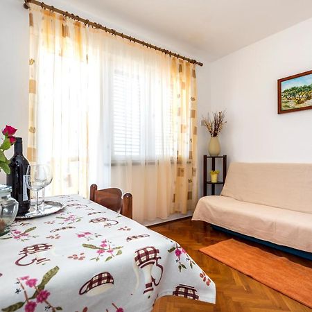 Apartment Muzic มาลีโลชินจ์ ภายนอก รูปภาพ