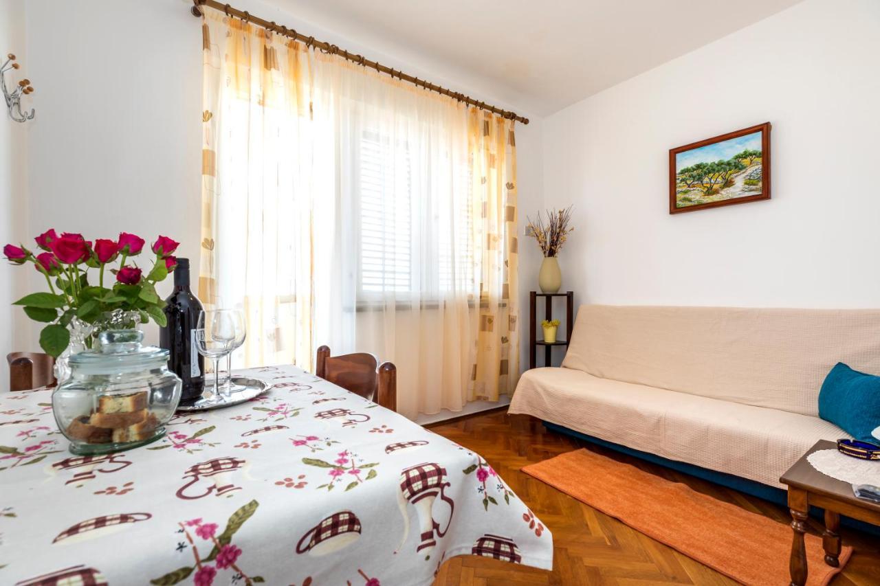 Apartment Muzic มาลีโลชินจ์ ภายนอก รูปภาพ