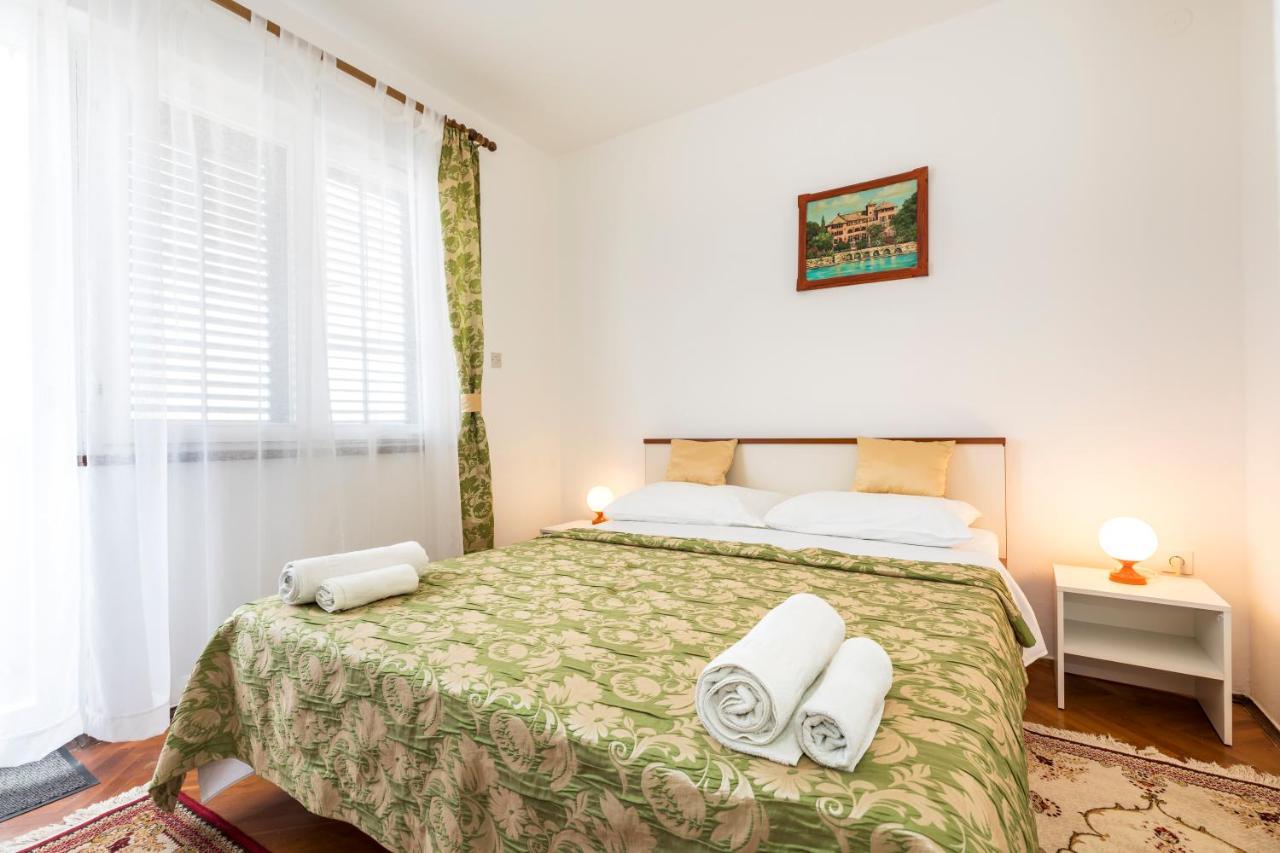 Apartment Muzic มาลีโลชินจ์ ภายนอก รูปภาพ