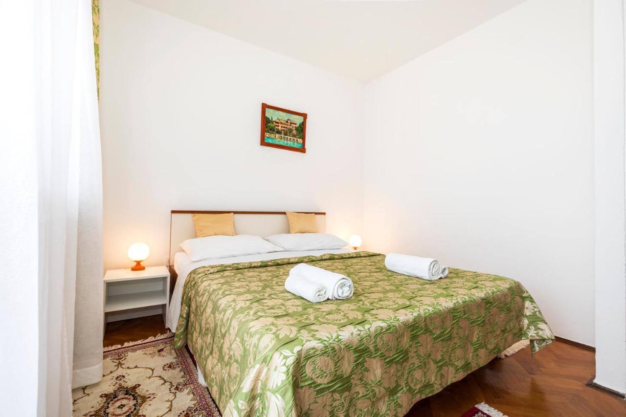 Apartment Muzic มาลีโลชินจ์ ภายนอก รูปภาพ