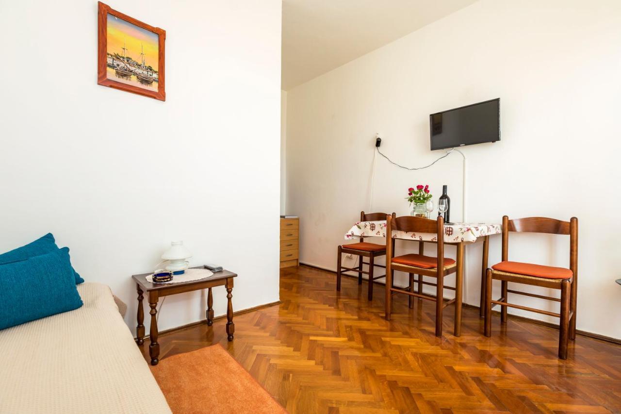 Apartment Muzic มาลีโลชินจ์ ภายนอก รูปภาพ