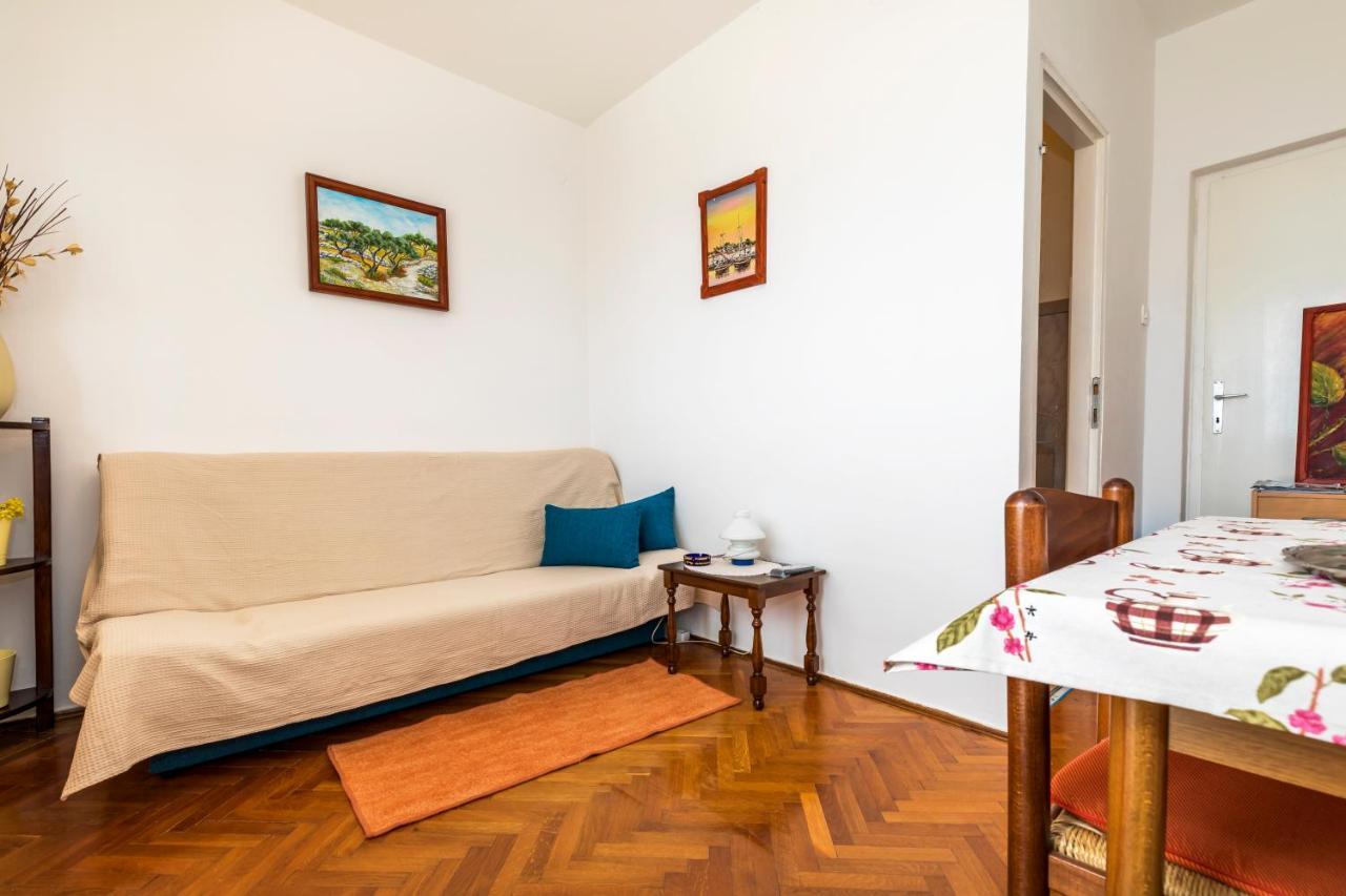 Apartment Muzic มาลีโลชินจ์ ภายนอก รูปภาพ