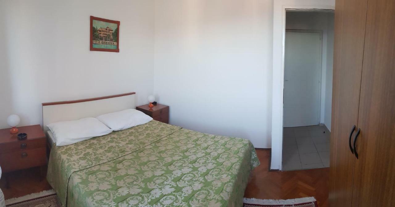 Apartment Muzic มาลีโลชินจ์ ภายนอก รูปภาพ
