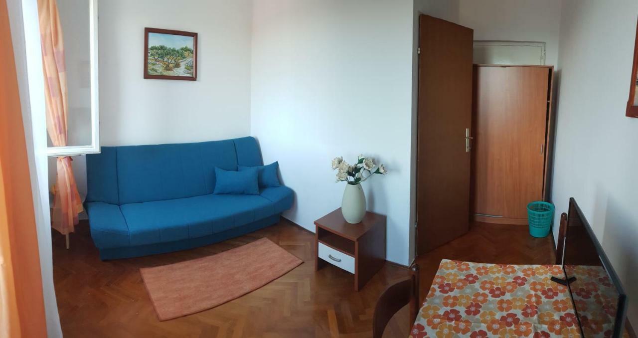 Apartment Muzic มาลีโลชินจ์ ภายนอก รูปภาพ
