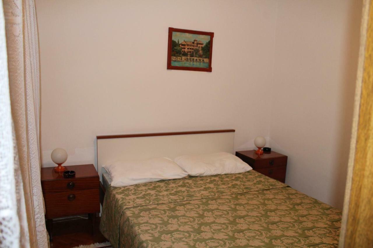 Apartment Muzic มาลีโลชินจ์ ภายนอก รูปภาพ