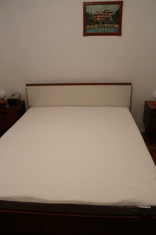 Apartment Muzic มาลีโลชินจ์ ภายนอก รูปภาพ