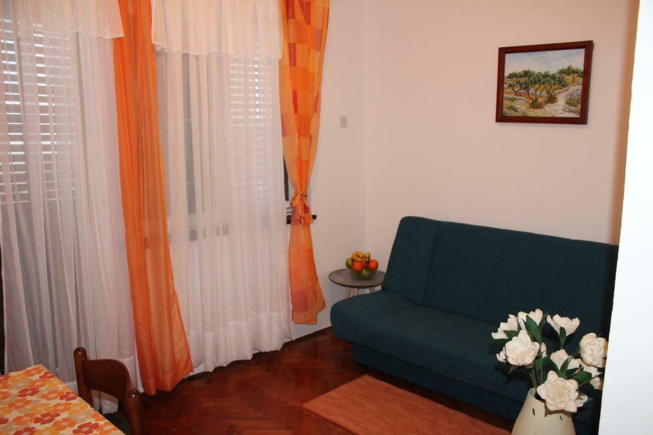 Apartment Muzic มาลีโลชินจ์ ภายนอก รูปภาพ