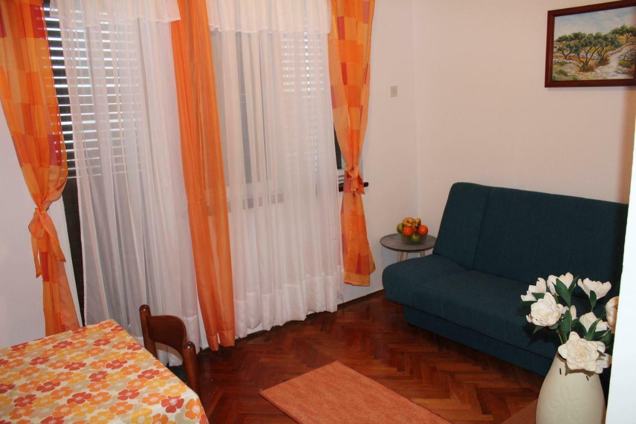 Apartment Muzic มาลีโลชินจ์ ภายนอก รูปภาพ